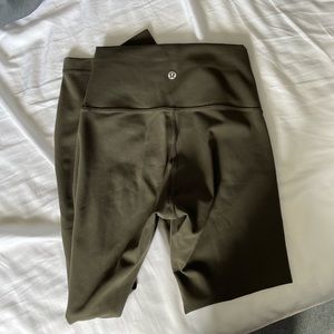 Lululemon Wunder Train Size 4 - 25”